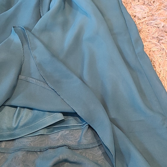 VERY flattering flowy summer dress! - Picture 3 of 4